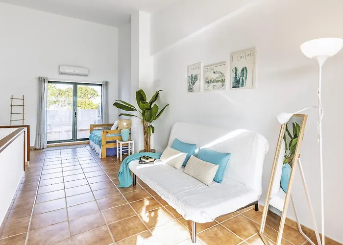 Semesterbostad Montanar *